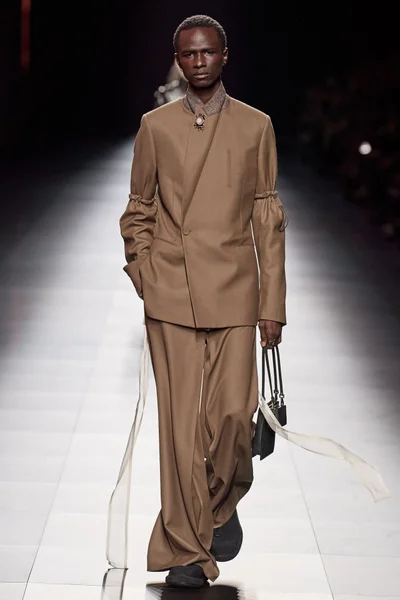 Look 48